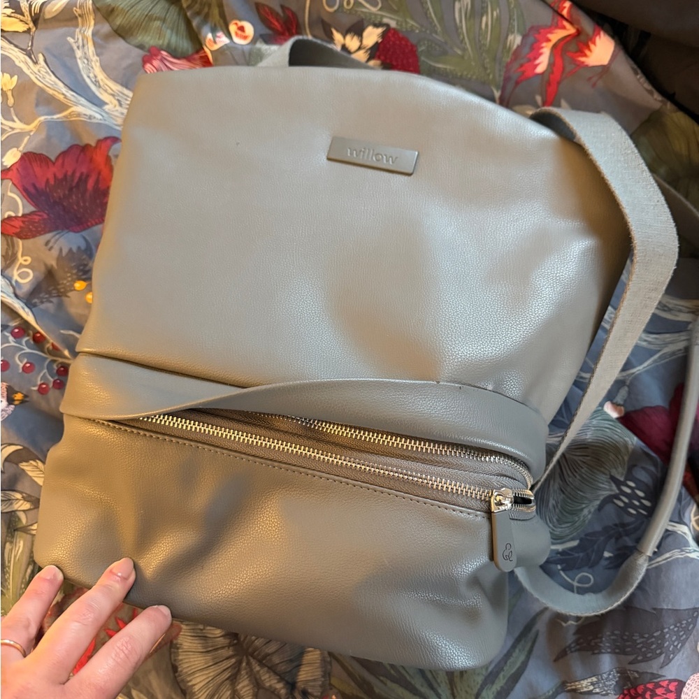 Pumping bag with removable cooler